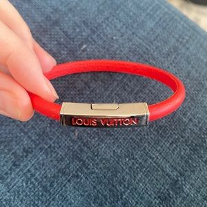 LOUIS VUITTON RED BRACELET CHAIN MONOGRAM SILVER LV LOGO
